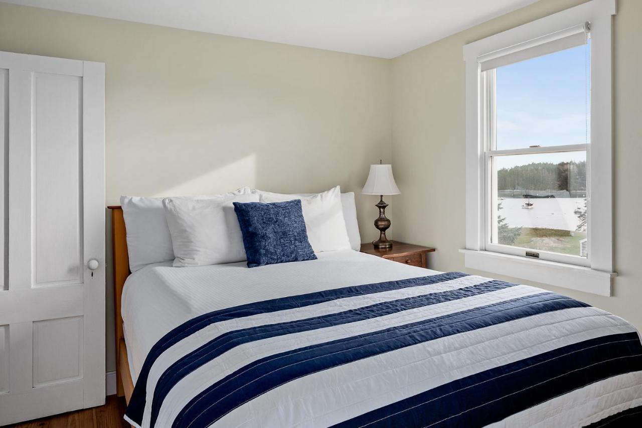 East Wind Inn & Suites Tenants Harbor Екстериор снимка