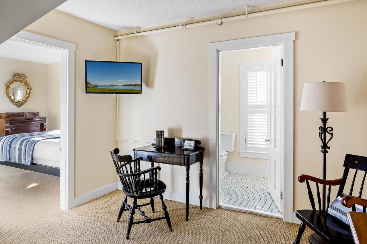 East Wind Inn & Suites Tenants Harbor Екстериор снимка